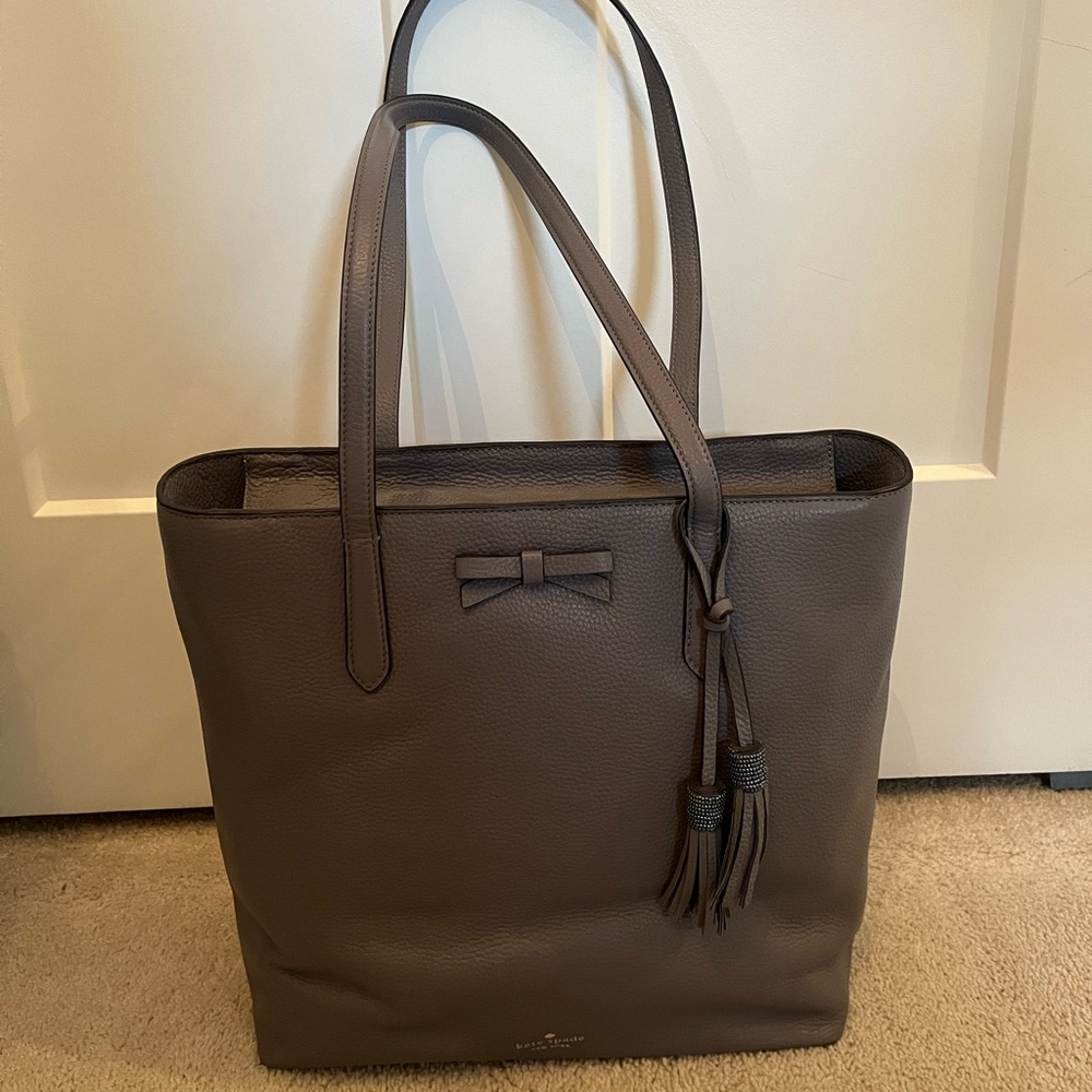 Kate Spade Grey Tassel Bag. NWT.